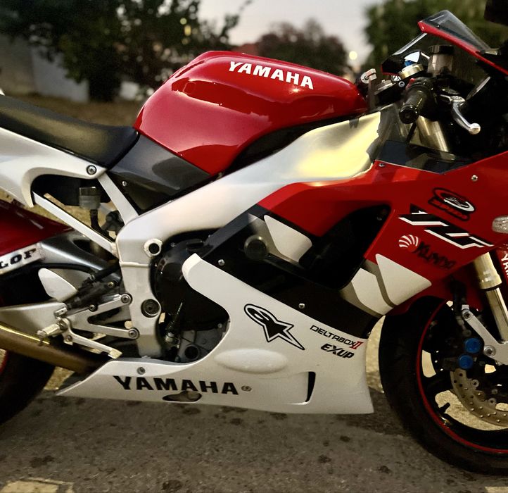 Yamaha R1 - Top