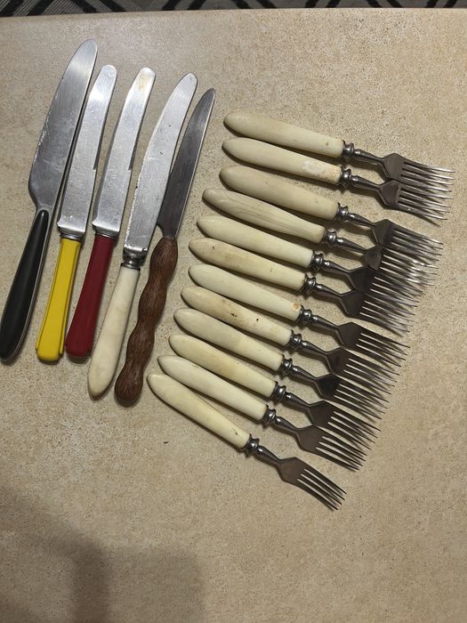 Столові прибори різноманітні