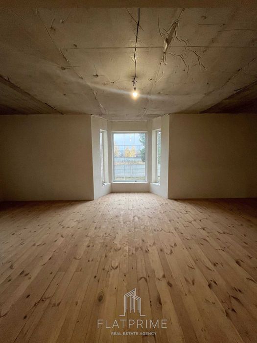 Продам будинок 240м² з майже завершеним ремонтом 20 сотих землі Без комісії