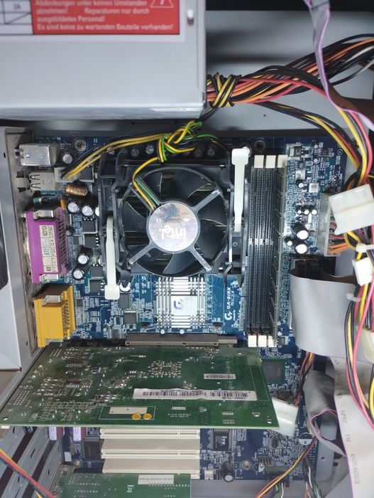 Системный блок ПК, клавиатура, оптическая мышка