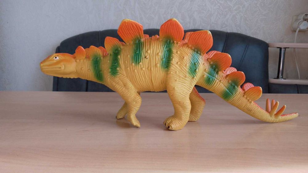 Динозавр - іграшка.
