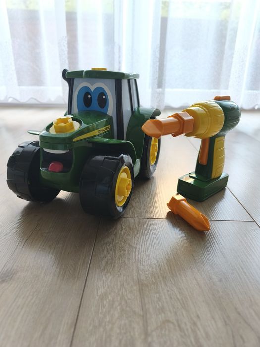 Traktorek John Deere z wkrętarką