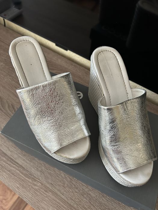 Продам босоножки шлепки на платформе кожа серебро женские