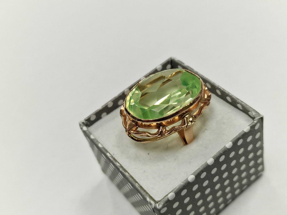 Złoty pierścionek/ 585/ 13.67 gram/ R18/ Chryzolit/ XX wiek