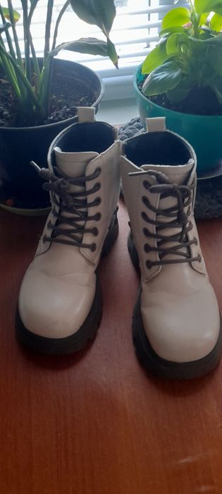 Продам бу дитячі чобітки
