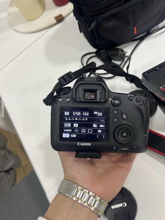 Продам Canon eos 6D