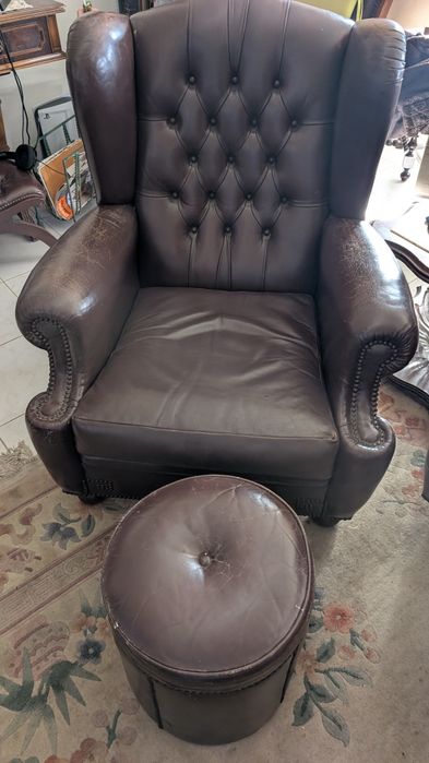 Conjunto sofá + 2 cadeirões+ 2 pousa pés