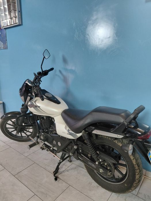 Мотоцикл Bajaj Avenger 220