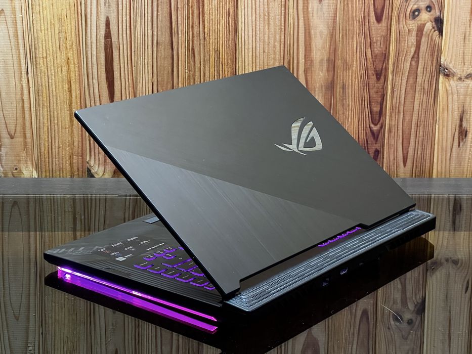 Asus ROG Strix 15, GTX1650ti, I7 10870h, 144hz