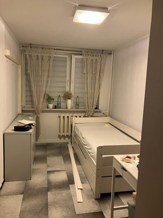 Łóżko z materacem