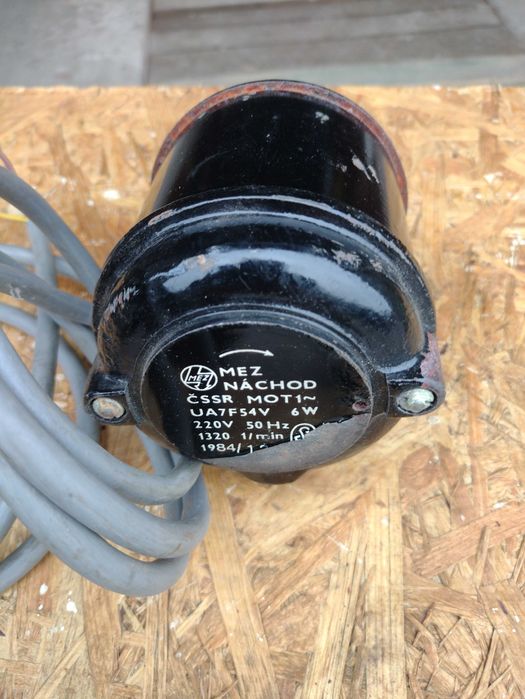электродвигатель MEZ NACHOD MOT-1 UA 7FS4u 6w 220v 1320 об/мин Чехия