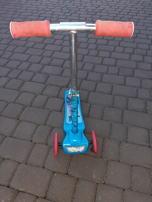 Hulajnoga balansowa trójkołowa