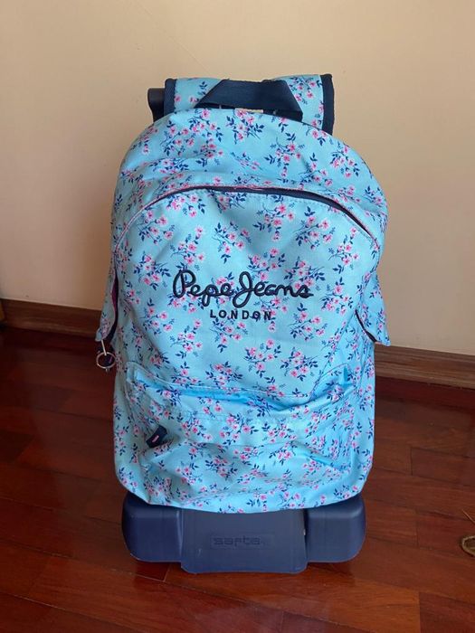 Conjunto de mochila e estojo da Pepe Jeans, inclui o troley