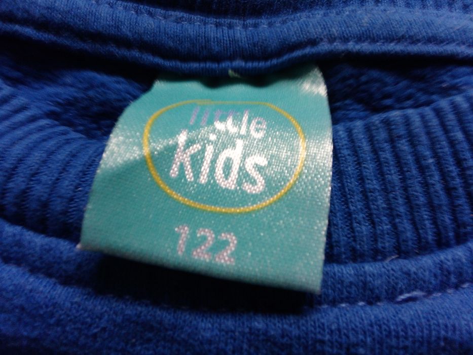 Bluza, r. 122, z napisem I am the boss here.