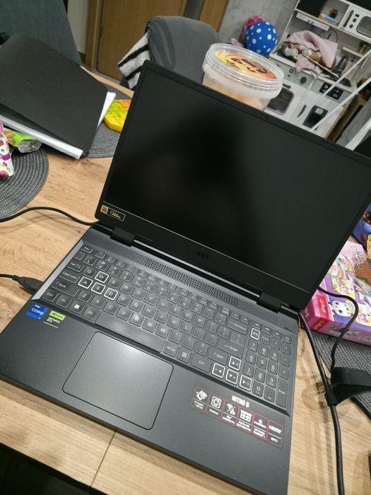 Acer nitro 5   i7/16ddr5/rtx 4060 140 w tgp/ 1tb m2 nvme/ Duzo Dodatkow