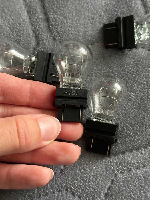 Автомобільна лампочка заднього гальма