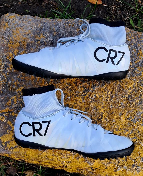 Сороконіжки  копочки бампи бренду Adidas  та Nike р.35,5 в ідеальному