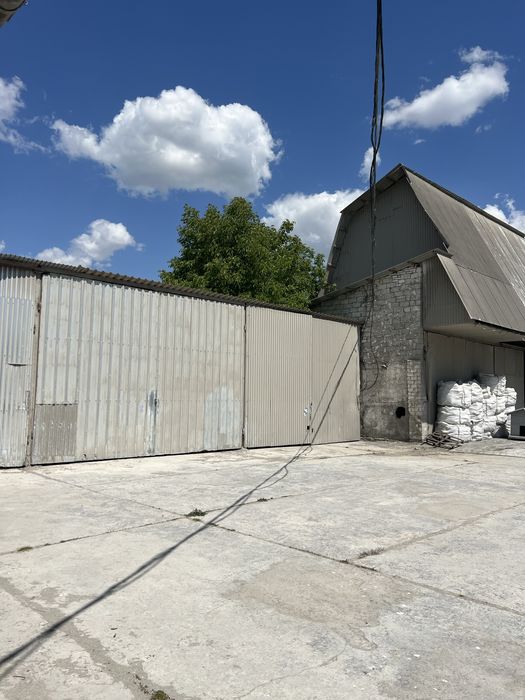Продам комерційні приміщення.