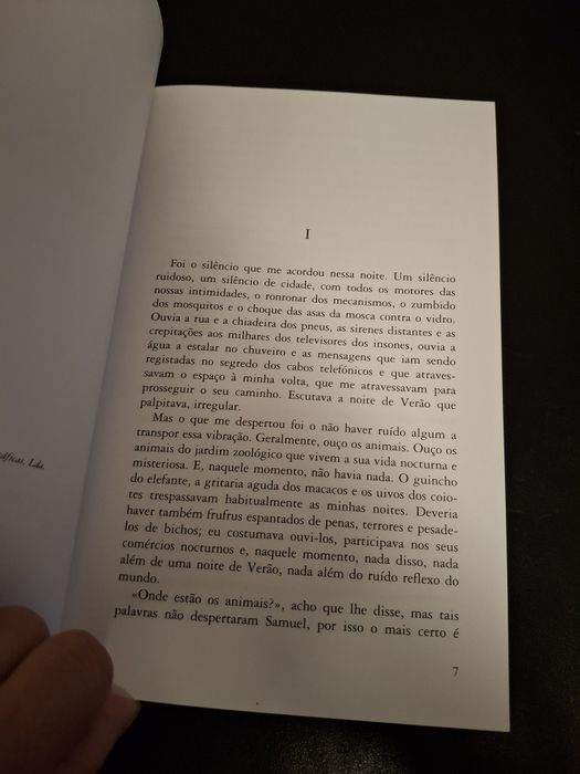 Livro Os Homens em Geral Agradam-me Muito — Véronique Ovaldé. Pouco ou nada manuseado.