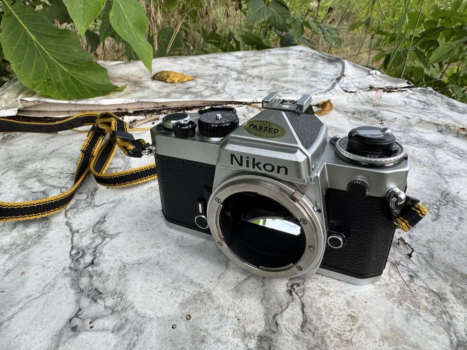 Nikon FE плівковий фотоапарат