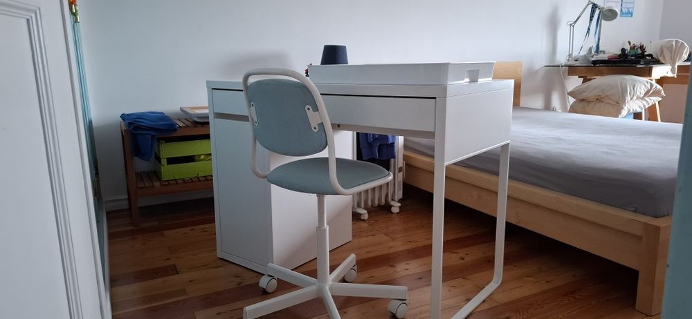 Secretária criança branca