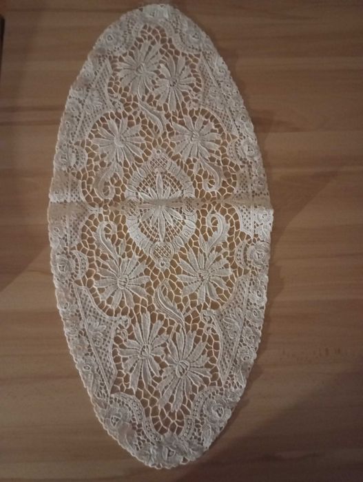 Owalna serwetka w kwiaty 60x27