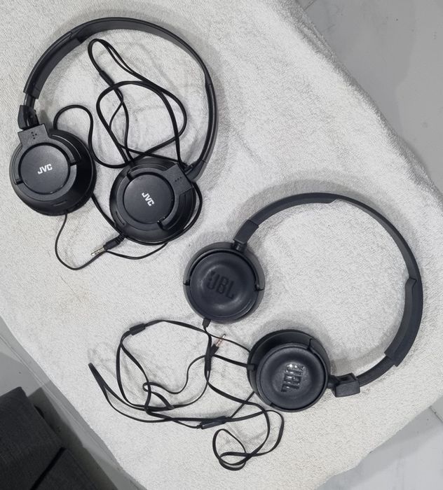 2 JVC and JBL Headphones for Parts—Both Playing on One Side Only64310017547777121