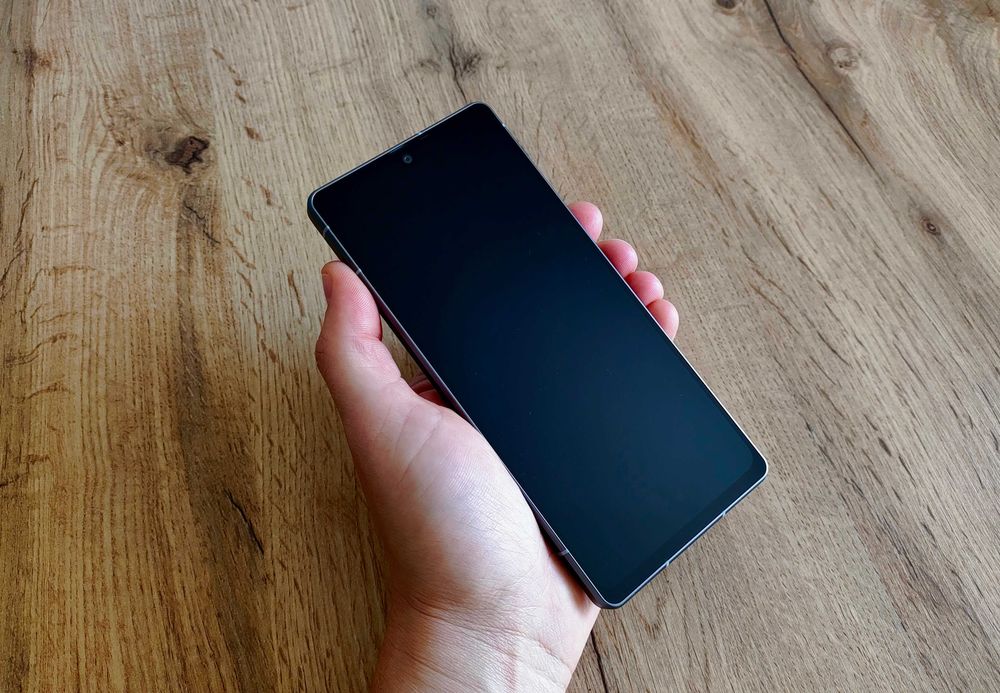 Камерофон Sharp S52D з Leica та стандартом захисту STD810 на 2 сім JPN