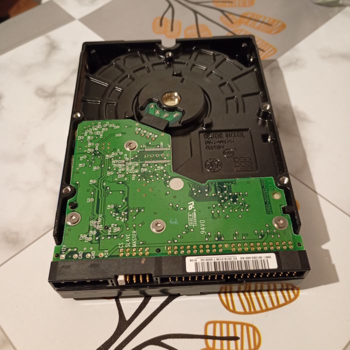 dysk twardy Western Digital Caviar WD400. 
Pojemność: 40 GB.