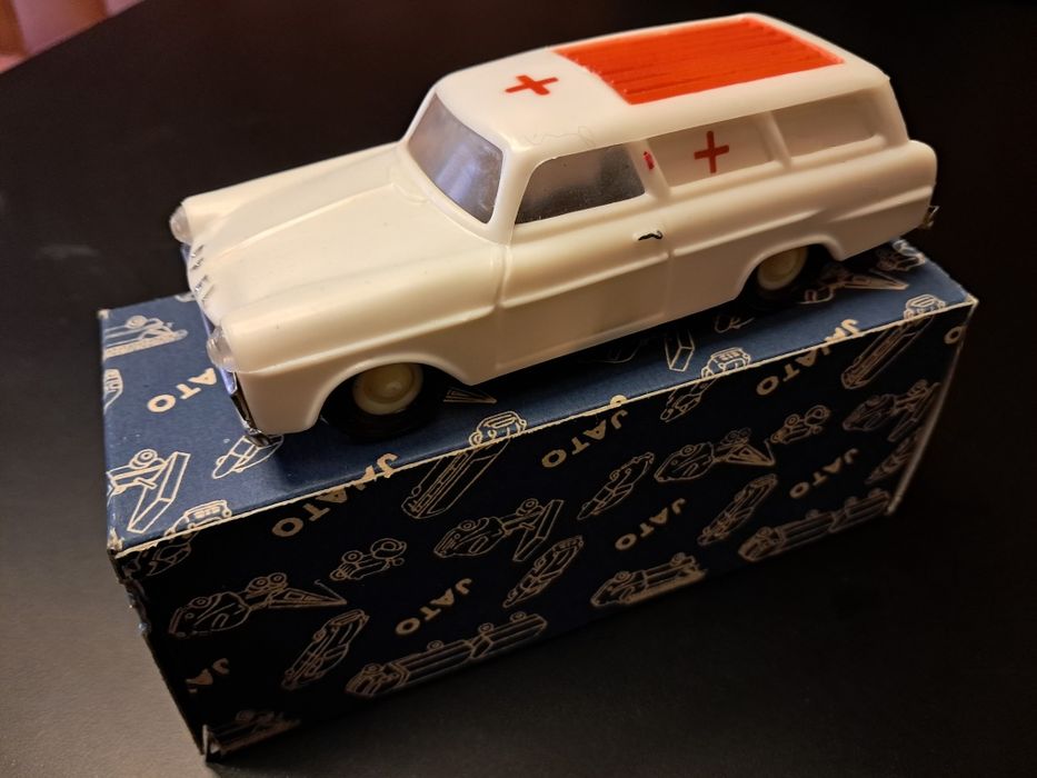 Brinquedos e carros miniaturas  da Pepe clássico.