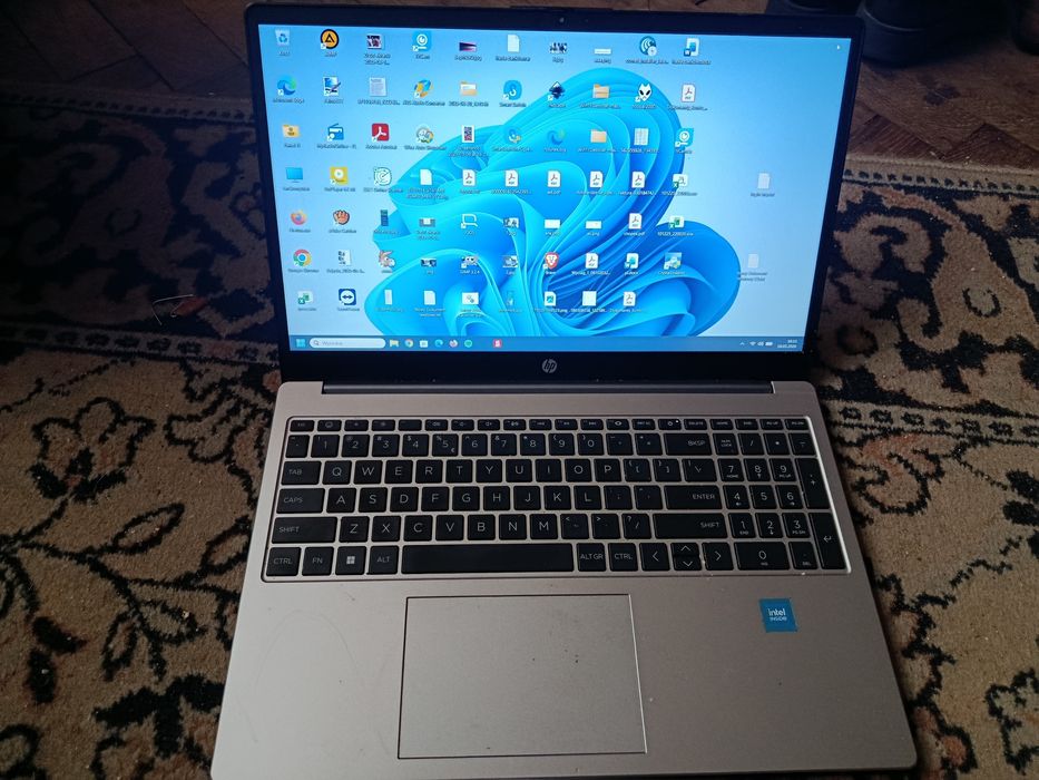 Laptop HP 250 g10
