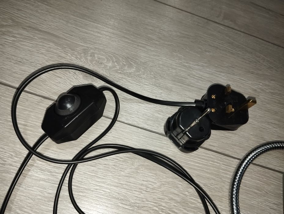 Lampka biurkowa z klipsem