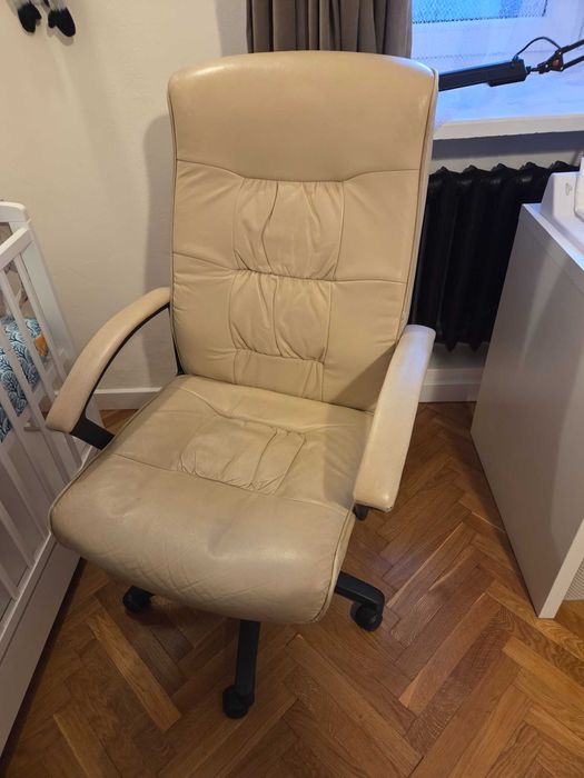 Fotel biurowy Grospol obrotowy skórzany jasny Zielonka skóra