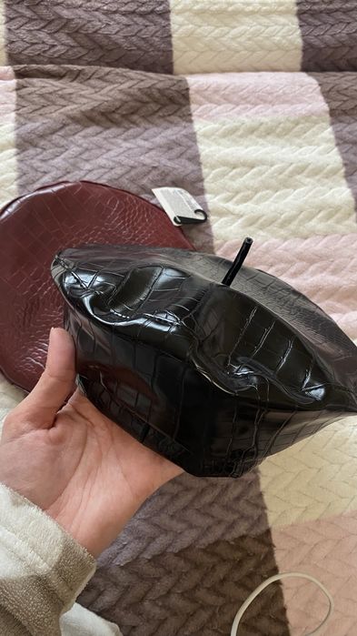 Берет чорний та бордо