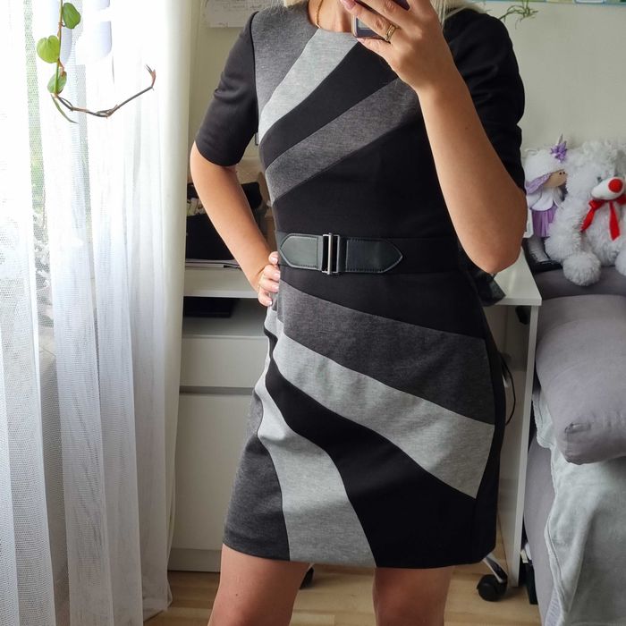 Damska elegancka biurowa sukienka Connected Apparel rozmiar S-małe M