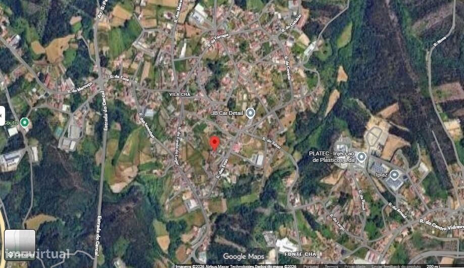 Moradia com terreno, composta por T2 no Rés-do-chão e T2 no 1.º Andar,
