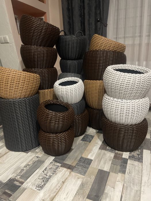 Кашпо з ротанга для квітів