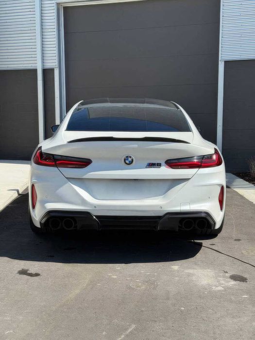 BMW M8 Competition      2022
