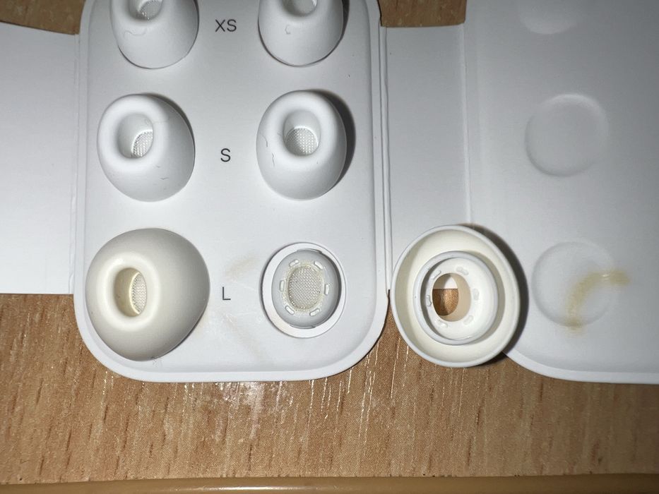 AirPods Pro 2 - Зарядний кейс, аксесуари