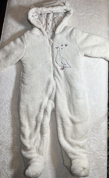 Теплий білий чоловічок в гарному стані, розмір 80 (12 міс)