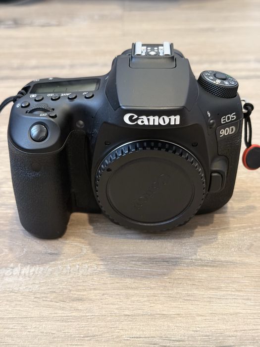 DSLR Canon 90d + 2 baterias ( maquina em excelente estado)