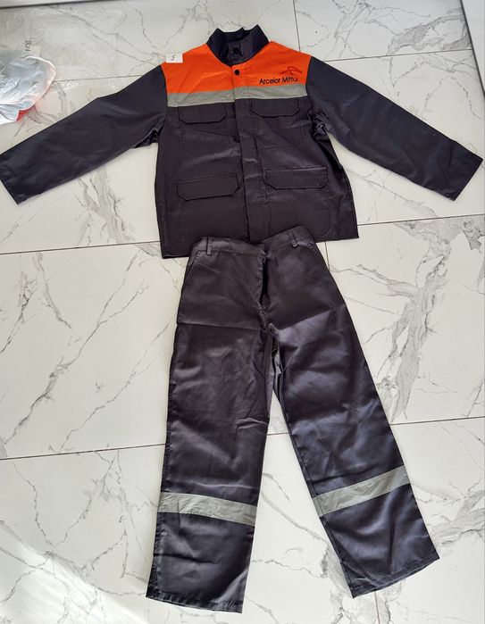 Спец  одяг з надписом Arcelor, колір сірий .