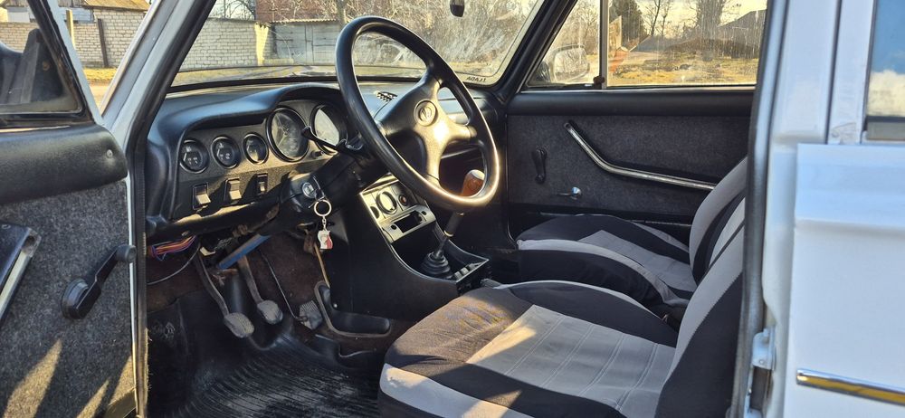 Продам ВАЗ 2103.