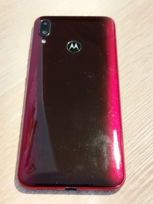 Czerwony Smartfon Motorola Moto e6 plus 4gb/64gb