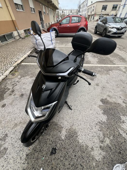 Scooter Elétrica XLY (Preta)