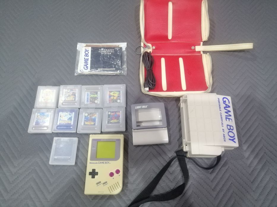 Nintendo Game Boy DMG-01 come jogos e extras
