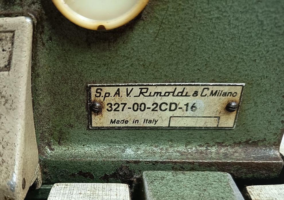 Máquina corte e cose Rimoldi peças