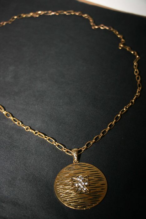 Colar Dourado c/ Pendente