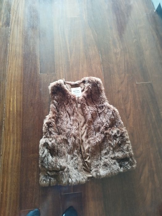 Coletes de menina em pelo fofo