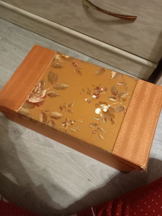 Фарфоровый чайный сервиз на 6 персон